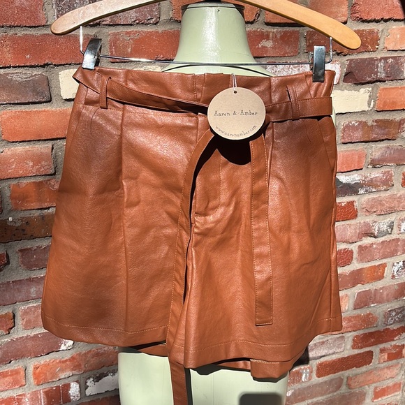 Aaron and Amber faux leather shorts size Large - Picture 2 of 7